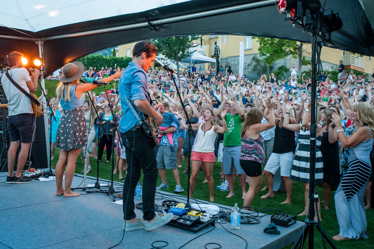 Hey Ocean entertained a large audience in the outdoor amphitheatre at Tin Horn Creek Vineyards on Saturday evening. (Richard McGuire photo)