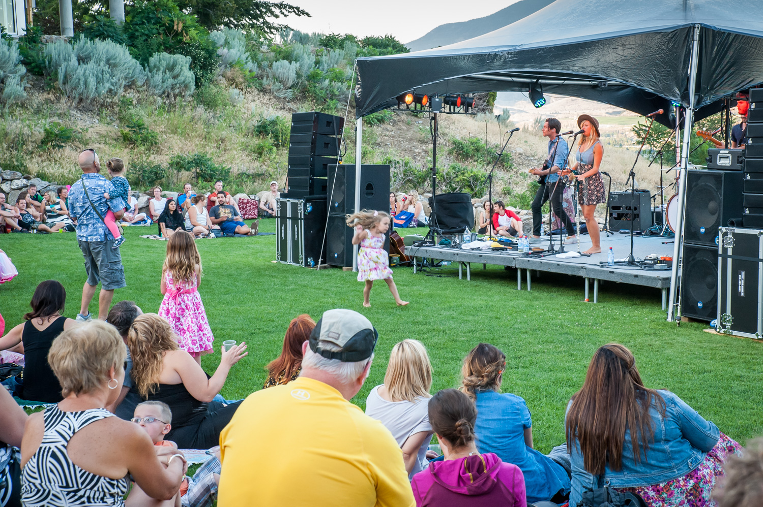 Hey Ocean entertained a large audience in the outdoor amphitheatre at Tin Horn Creek Vineyards on Saturday evening. (Richard McGuire photo)