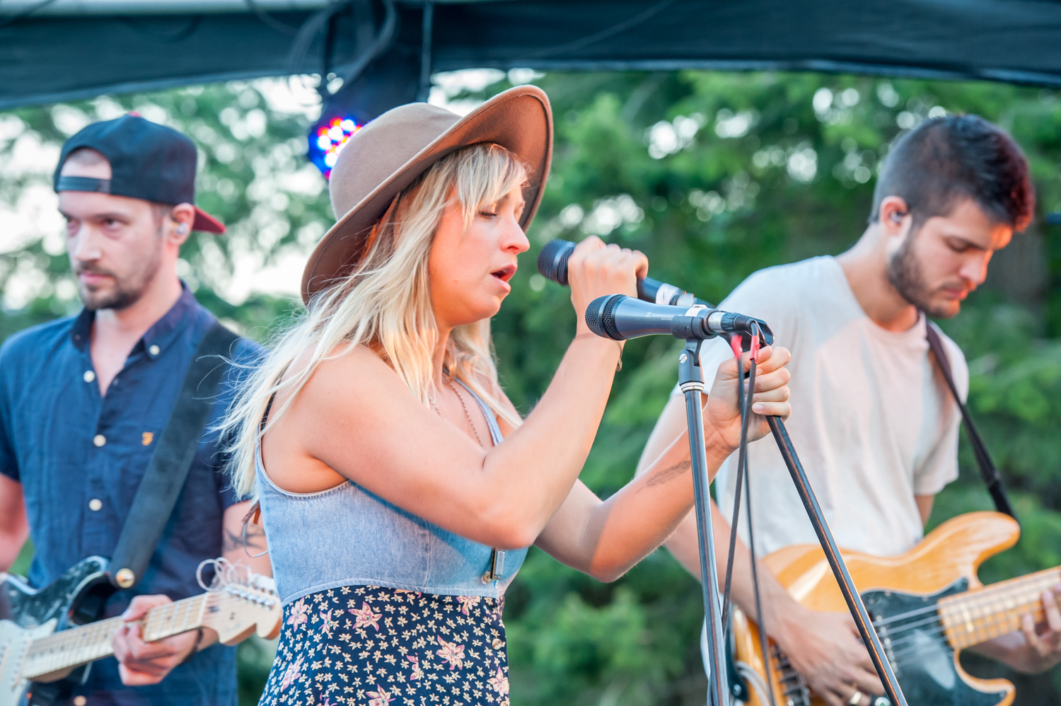 Hey Ocean entertained a large audience in the outdoor amphitheatre at Tin Horn Creek Vineyards on Saturday evening. (Richard McGuire photo)