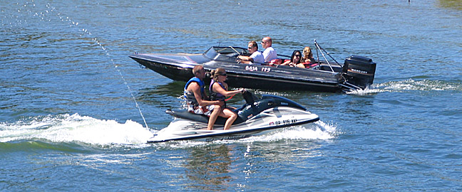 Town Toughens Its Stance On Boating Moorage With Proposed Water Zoning Bylaw Timeschronicle Ca