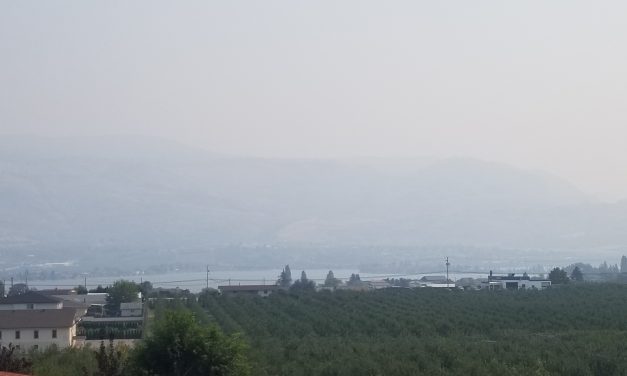 Smoke enters Okanagan from large Washington Wildfire