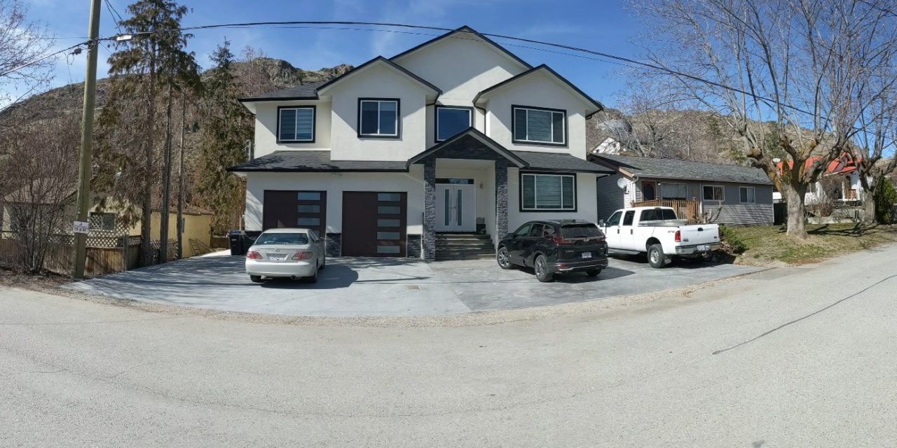 Oliver council frowns on driveway width