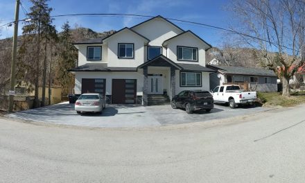 Oliver council frowns on driveway width