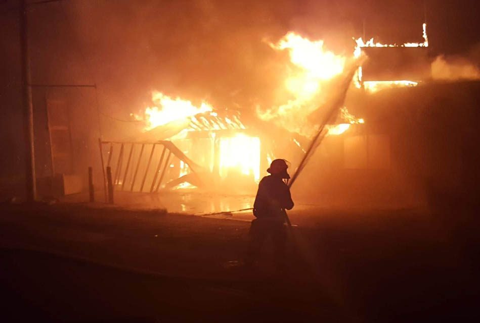 Suspicious fire destroys old fruit stand in Oliver
