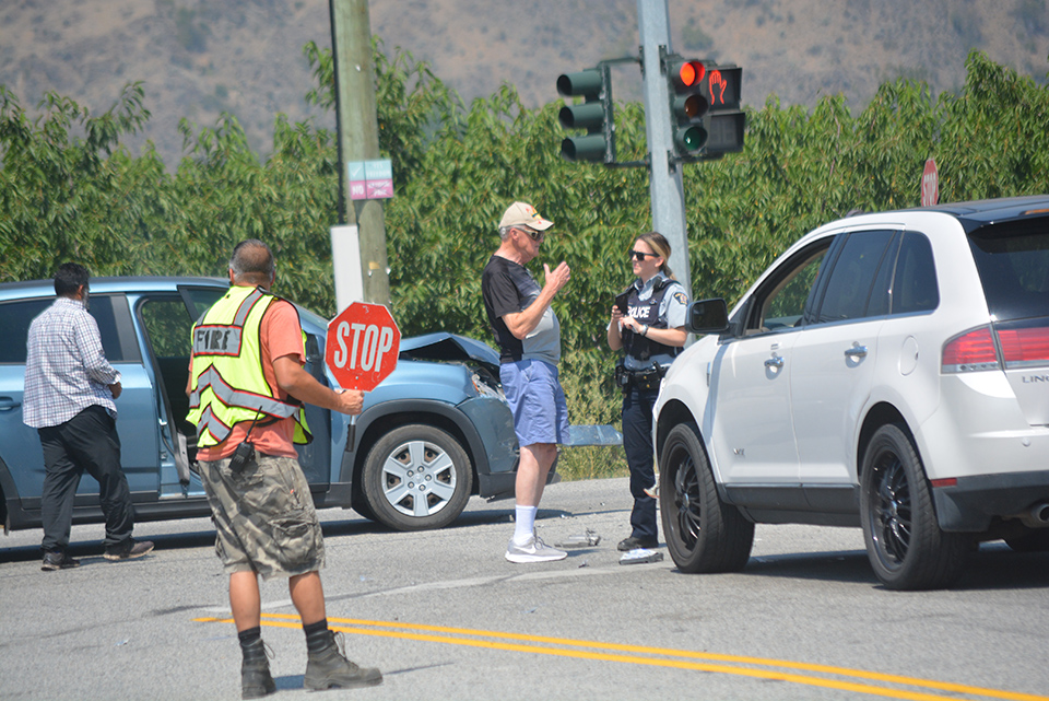 Vehicles collide in Oliver