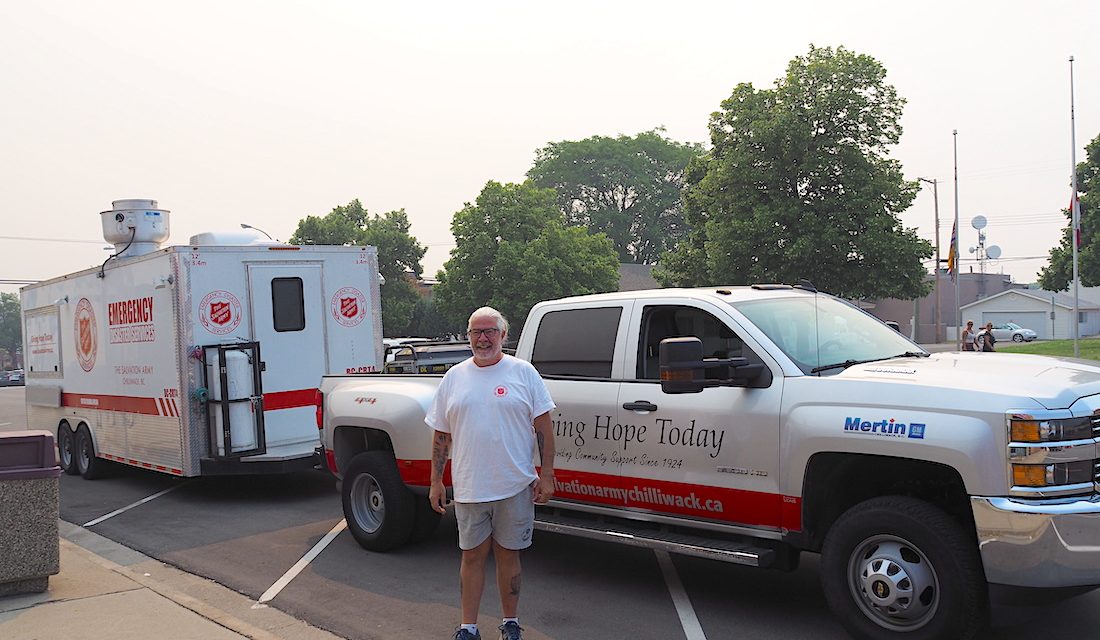 Salvation Army feeding firefighters at Area 27