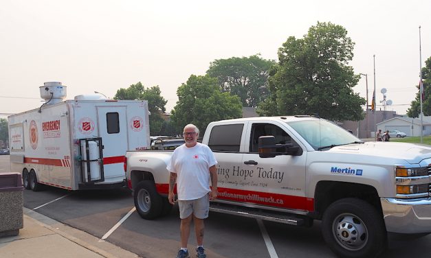 Salvation Army feeding firefighters at Area 27