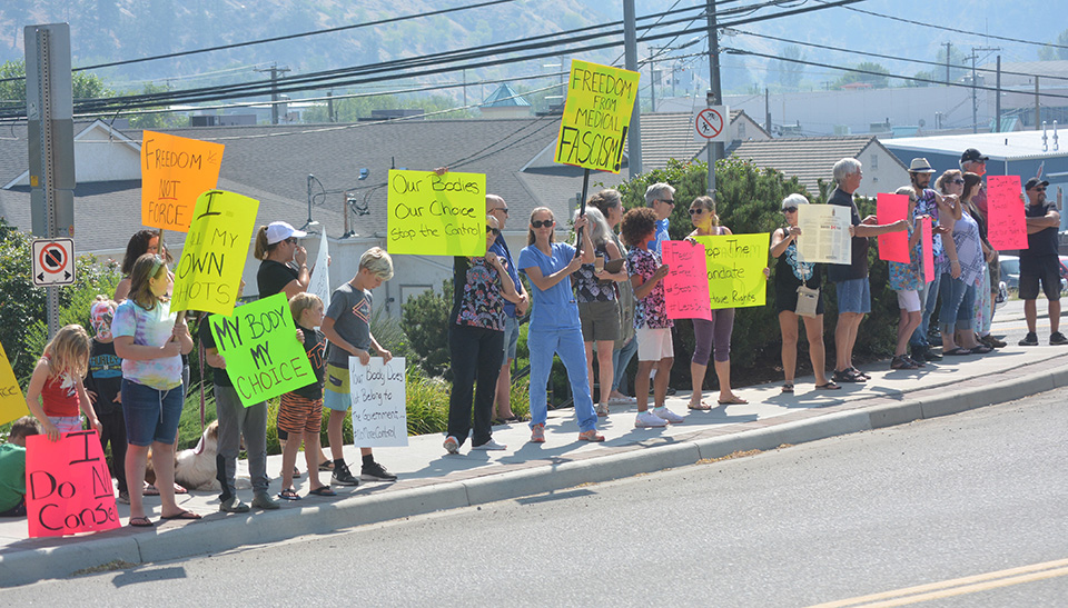 COVID vaccination issue prompts rally in Oliver