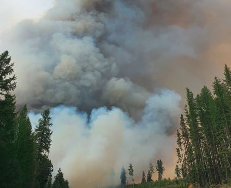 Fire jumps guards at base of Mt. Baldy