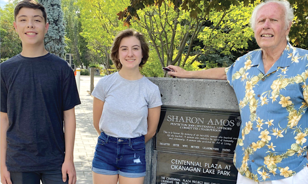 Seventeen students win bursaries