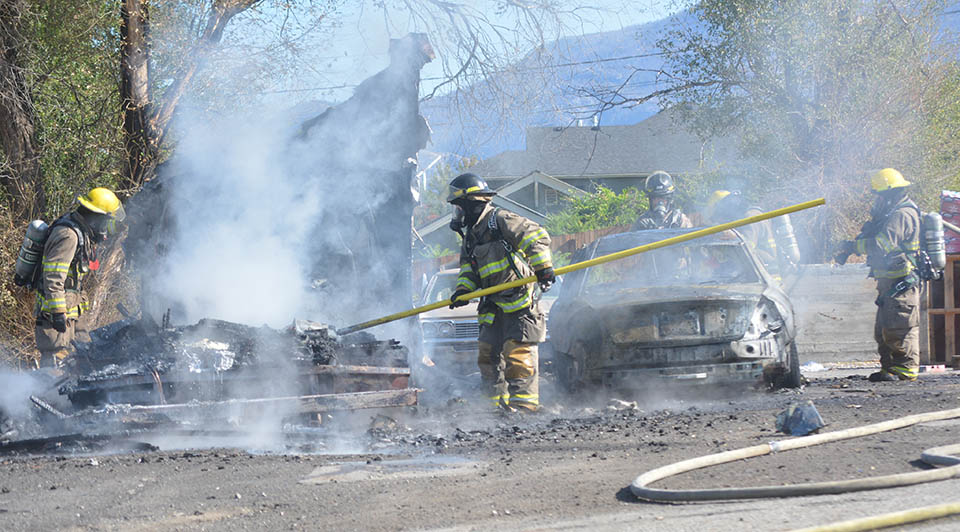 Motorhome, car destroyed in Oliver fire