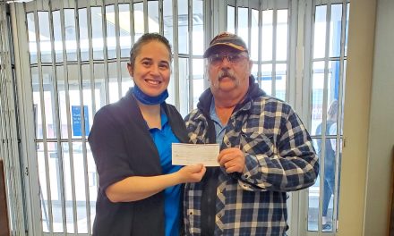 Osoyoos Elks donate $3,000 for U13 hockey team to get to Trail