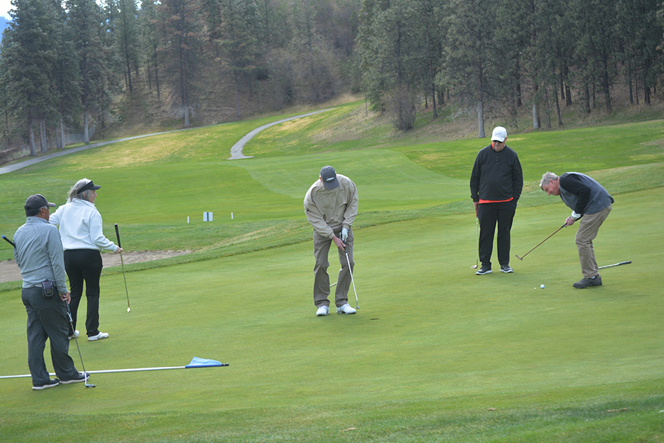 Many turn out for golf scramble for SOSS grads