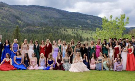 Prom fashions make great photos of SOSS grads