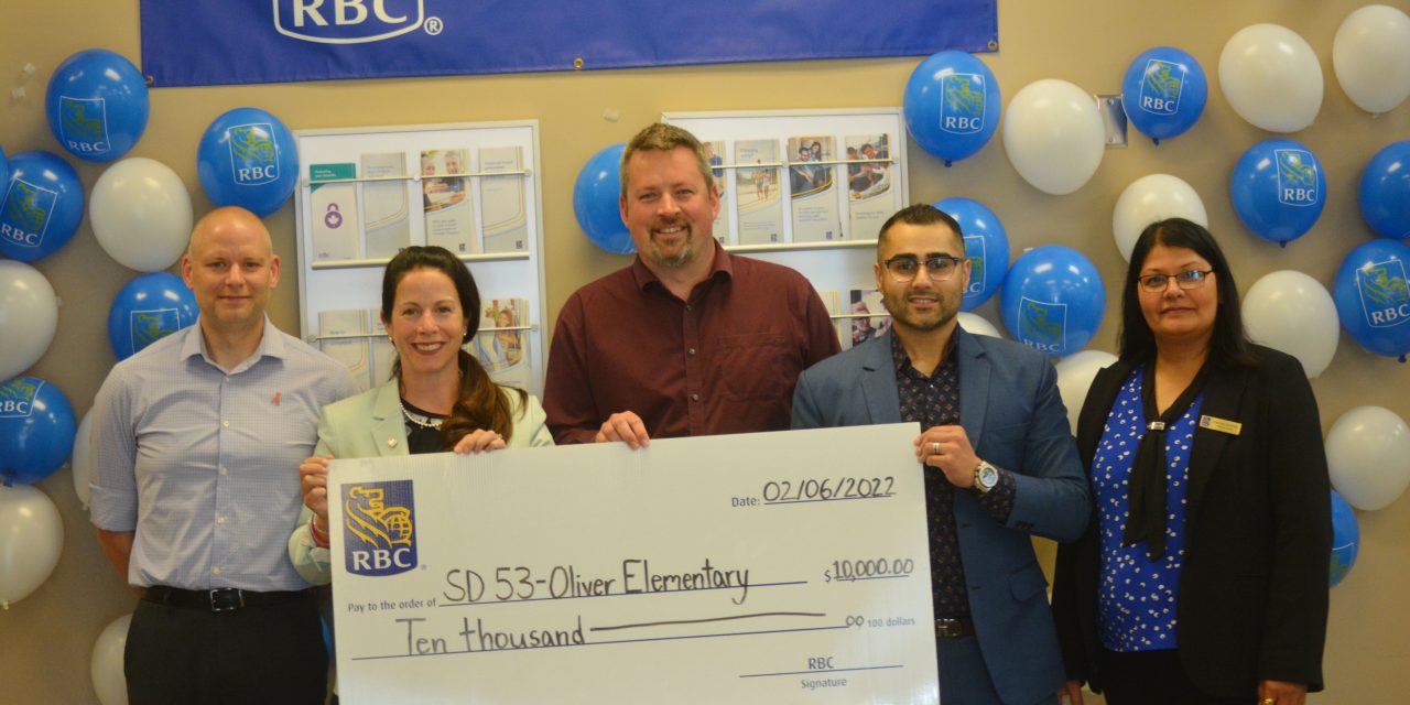Royal Bank donates $10,000 to Oliver students