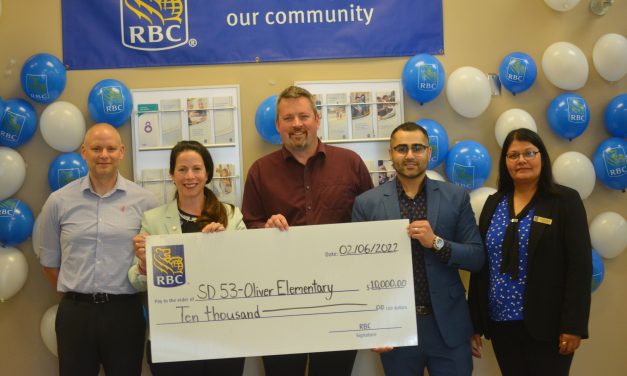 Royal Bank donates $10,000 to Oliver students