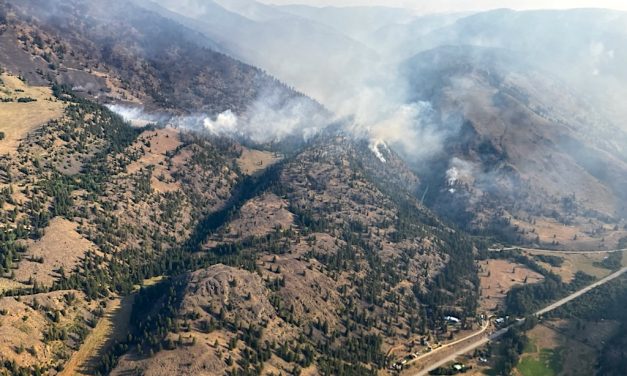 Keremeos Creek wildfire closes Hwy. 3A