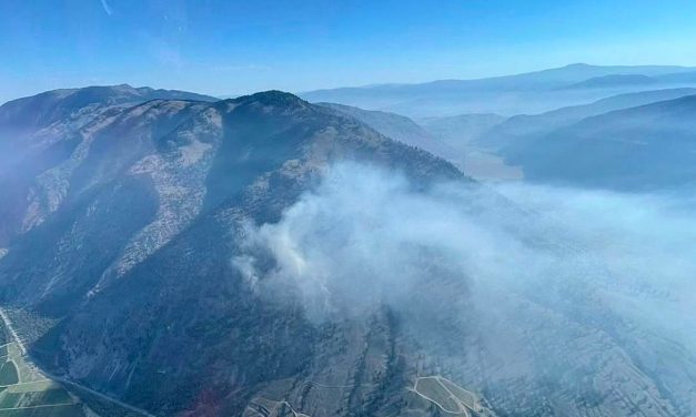 New Richter wildfire starts from Hwy. 3, quickly climbs