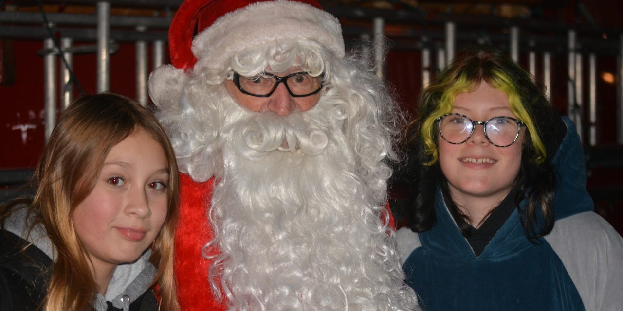 Collaboration lauded for successful Light-Up in Oliver