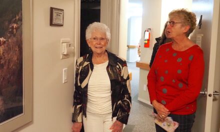 Desert Valley Hospice volunteer honoured for years of service