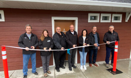 Oliver officially opens upgraded Lion’s Park washroom