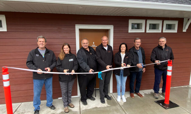 Oliver officially opens upgraded Lion’s Park washroom