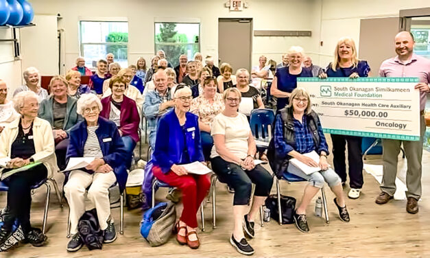 Oliver auxiliary donates $200,000 to oncology clinic