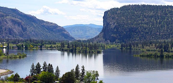 Is Vaseux Lake safe for swimming?