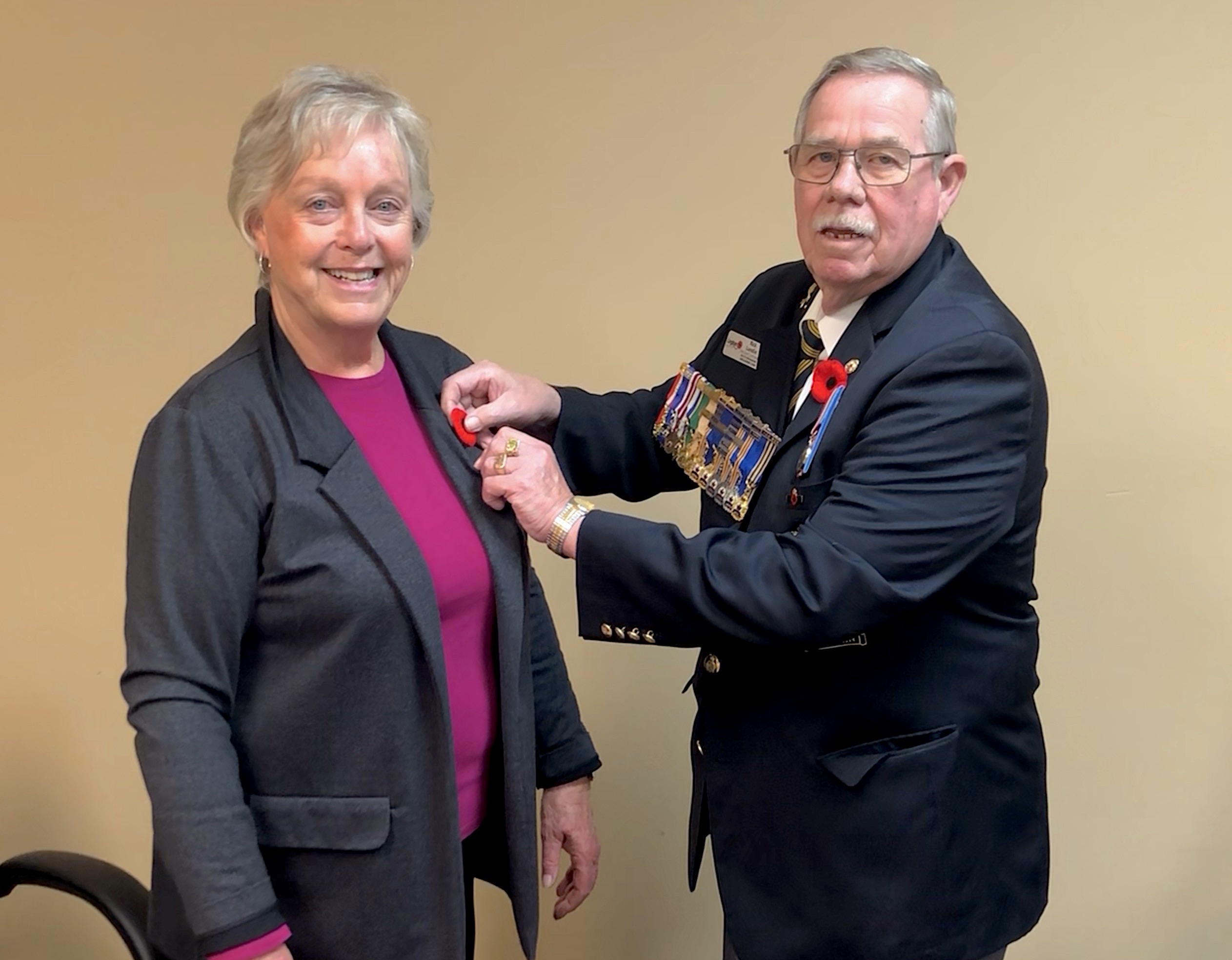 mayor poppy pinning