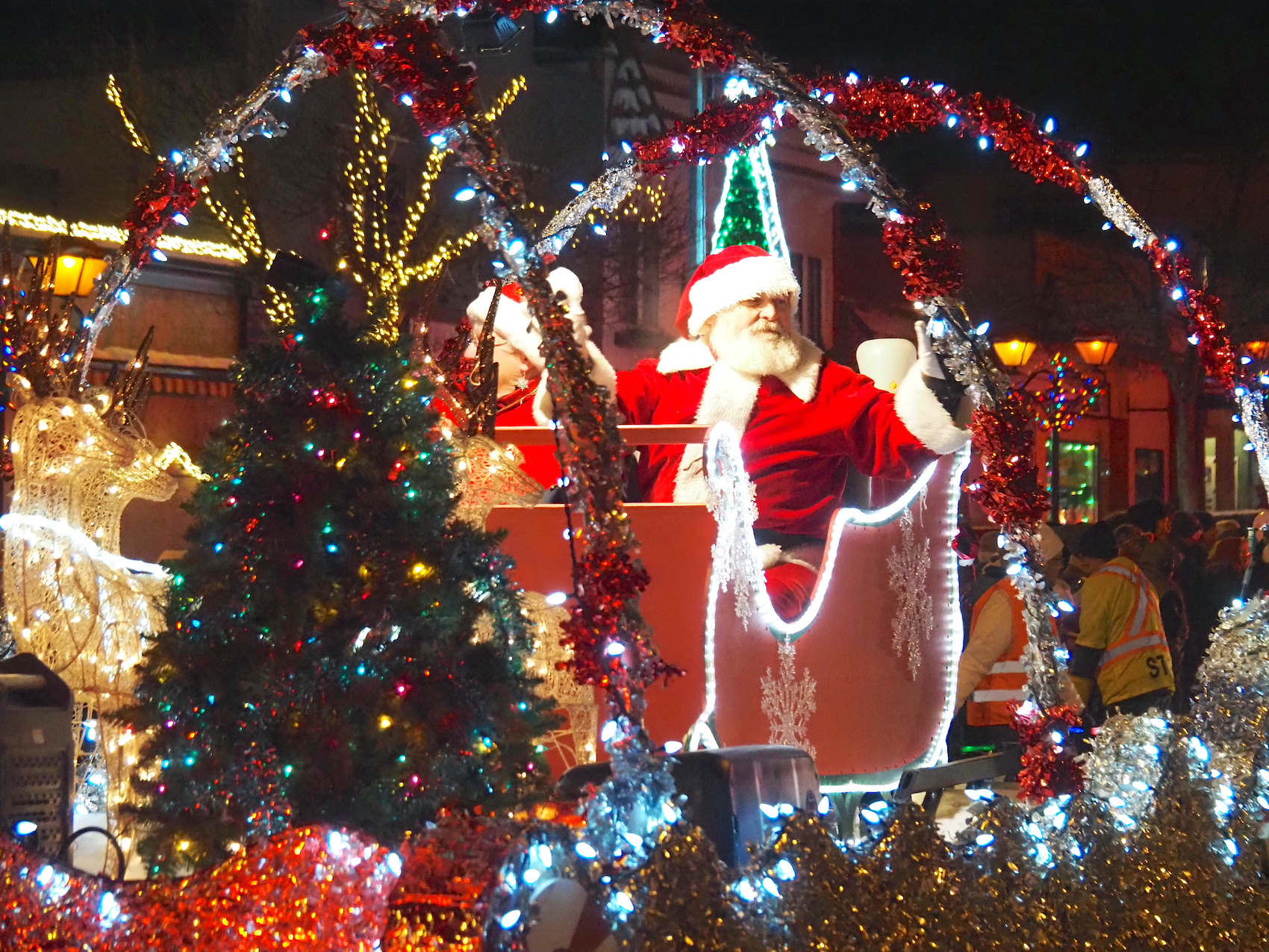 santa_Osoyoos_light_up_Dec2.jpg02