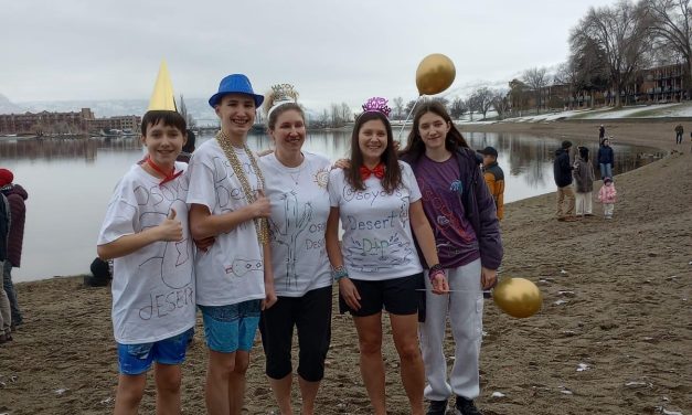 Daring ‘Desert Dippers’ take chilly New Year’s plunge