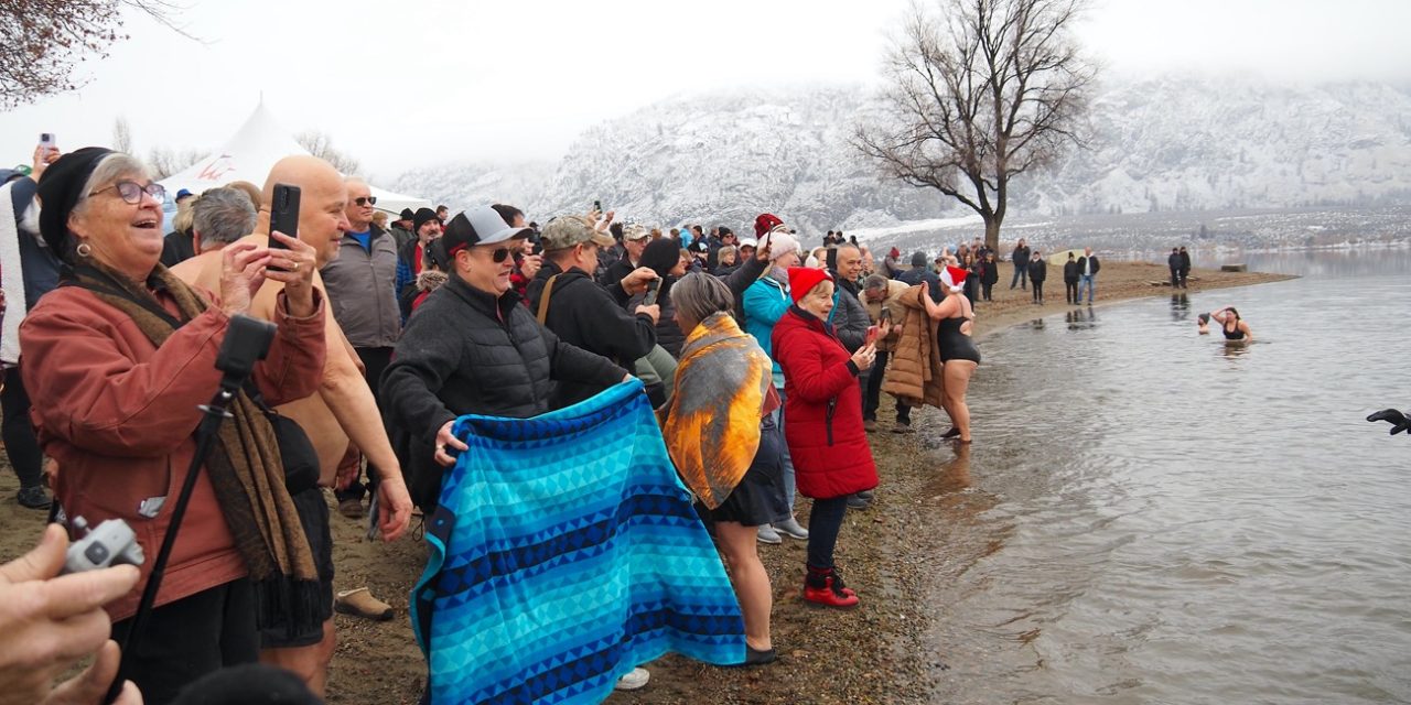Daring ‘Desert Dippers’ take chilly New Year’s plunge