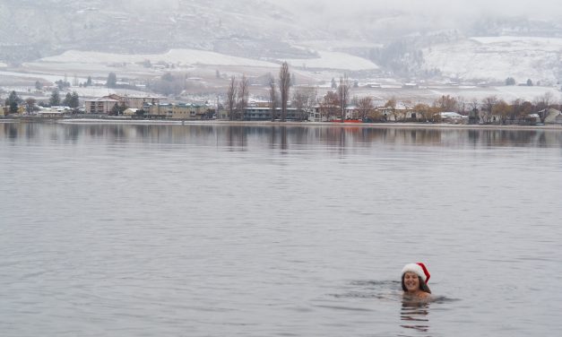Daring ‘Desert Dippers’ take chilly New Year’s plunge
