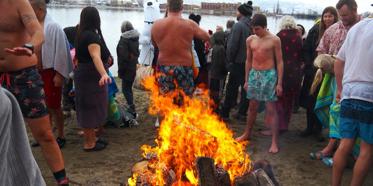 Daring ‘Desert Dippers’ take chilly New Year’s plunge