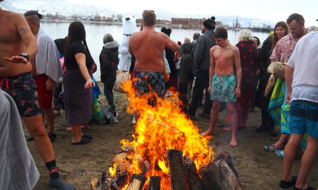 Daring ‘Desert Dippers’ take chilly New Year’s plunge