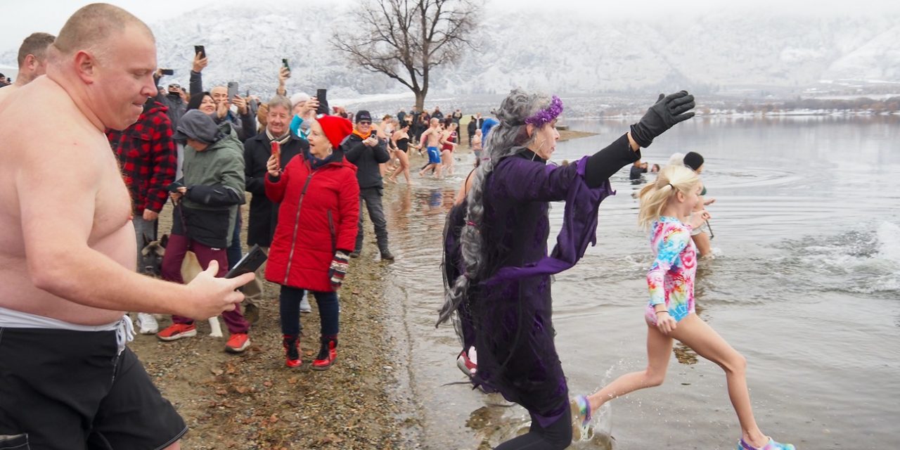 Daring ‘Desert Dippers’ take chilly New Year’s plunge