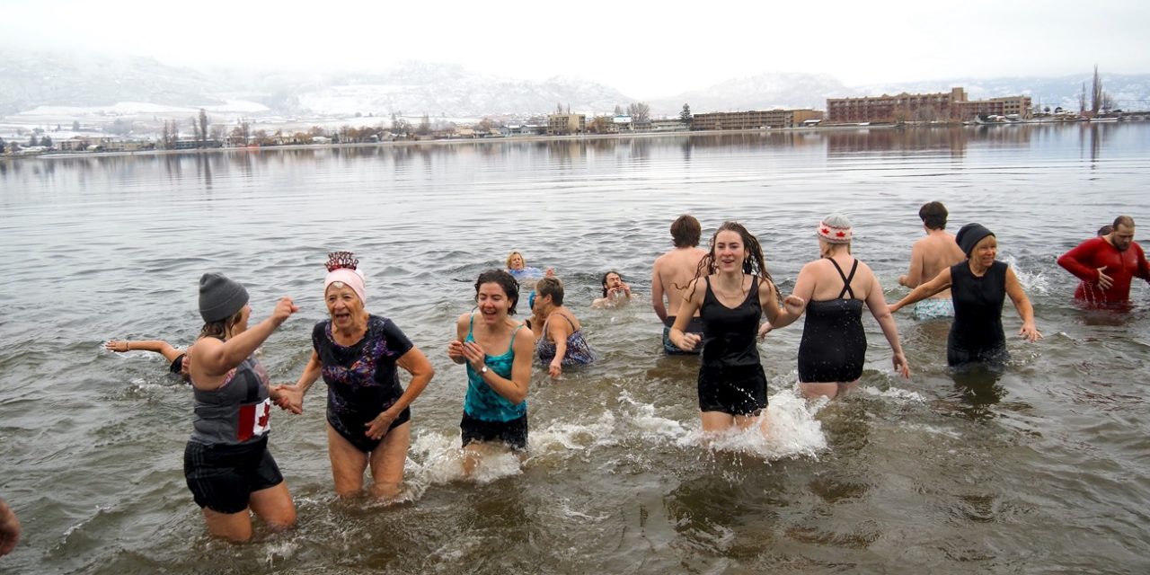Daring ‘Desert Dippers’ take chilly New Year’s plunge