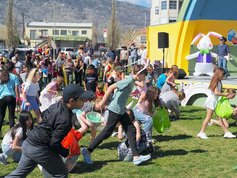 Easter Eggstravaganza draws huge crowd to Gyro