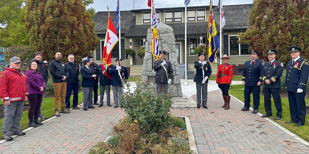 Ceremonial first poppy pinning kicks off poppy campaign