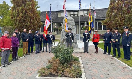 Ceremonial first poppy pinning kicks off poppy campaign