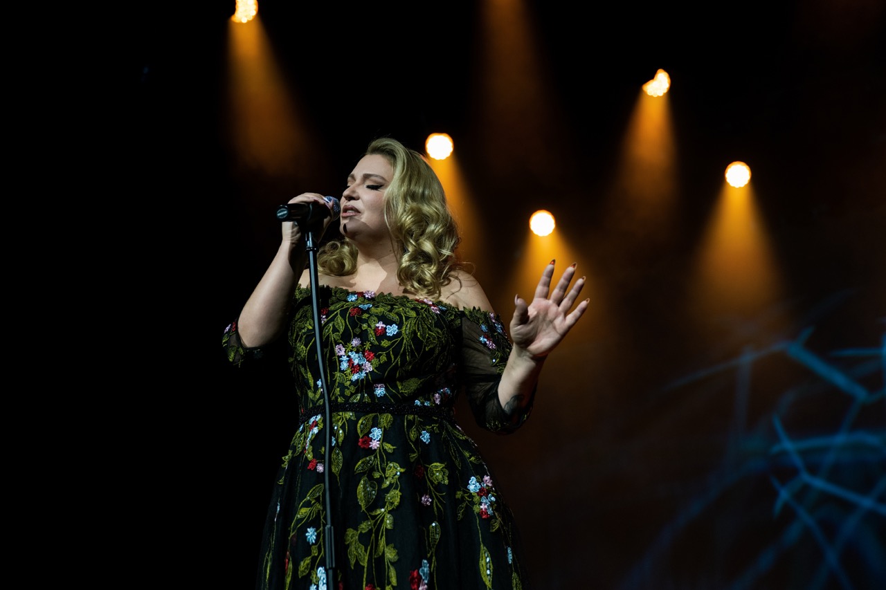 Amanda Bentley - adele